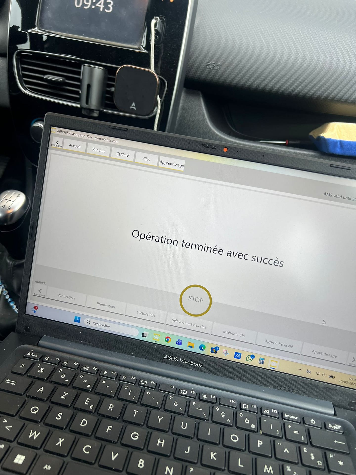Programmation carte Clio IV réussie ABRITES – JM Switch Écran ABRITES Diagnostics affichant Opération terminée avec succès après apprentissage carte Renault Clio IV – JM Switch Lyon